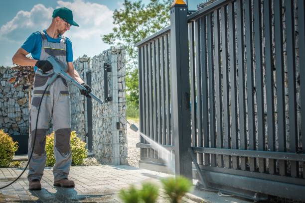 Best Pool Deck Cleaning  in Solana, FL